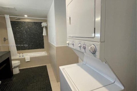 Hôtel, hôtellerie à vendre à Sunny Isles Beach, Floride: 2 chambres, 93.55 m2 № 1730904 - photo 24