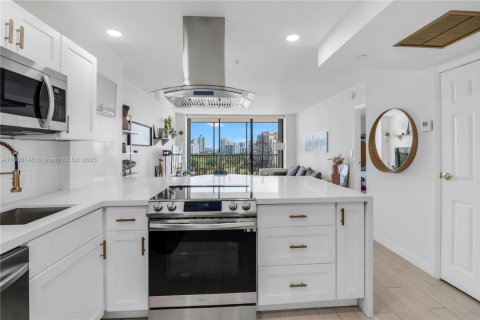 Condominio en venta en Aventura, Florida, 1 dormitorio, 84.82 m2 № 1762734 - foto 9
