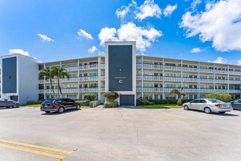 Condo in Deerfield Beach, Florida, 1 bedroom  № 2183097 - photo 2
