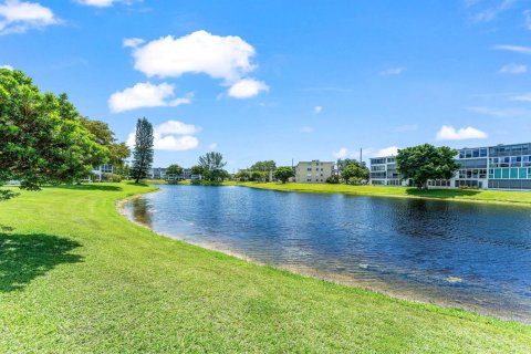 Condo in Deerfield Beach, Florida, 1 bedroom  № 2183097 - photo 12
