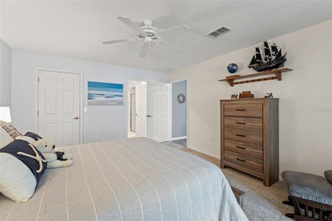 Condo in Weeki Wachee, Florida, 2 bedrooms  № 1853629 - photo 17
