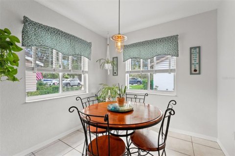 Condo in Weeki Wachee, Florida, 2 bedrooms  № 1853629 - photo 8