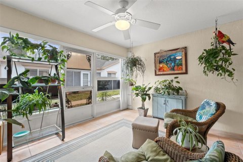 Condo in Weeki Wachee, Florida, 2 bedrooms  № 1853629 - photo 25
