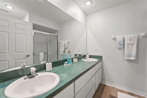 Condo in Weeki Wachee, Florida, 2 bedrooms  № 1853629 - photo 19