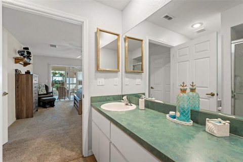 Condo in Weeki Wachee, Florida, 2 bedrooms  № 1853629 - photo 20