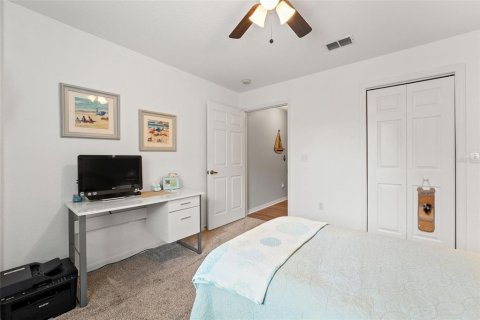 Condo in Weeki Wachee, Florida, 2 bedrooms  № 1853629 - photo 22