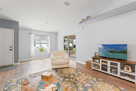 Condo in Weeki Wachee, Florida, 2 bedrooms  № 1853629 - photo 7