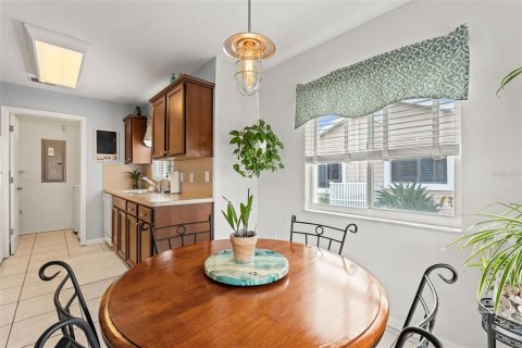 Condo in Weeki Wachee, Florida, 2 bedrooms  № 1853629 - photo 14