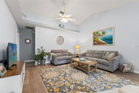Condo in Weeki Wachee, Florida, 2 bedrooms  № 1853629 - photo 5