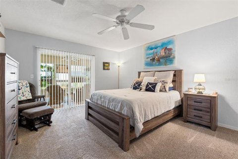 Condo in Weeki Wachee, Florida, 2 bedrooms  № 1853629 - photo 16
