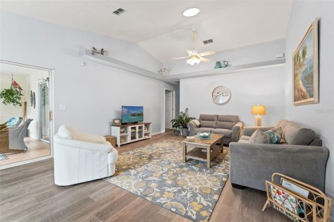 Condo in Weeki Wachee, Florida, 2 bedrooms  № 1853629 - photo 4