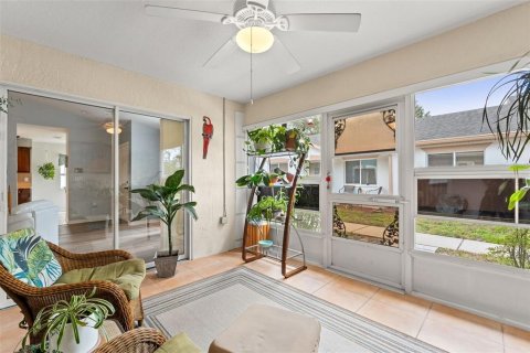 Condo in Weeki Wachee, Florida, 2 bedrooms  № 1853629 - photo 26
