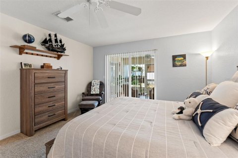 Condo in Weeki Wachee, Florida, 2 bedrooms  № 1853629 - photo 18