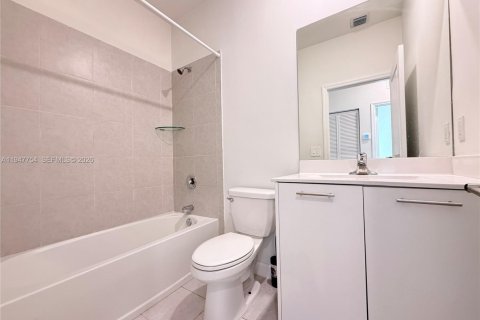 Снять в аренду таунхаус в Майами, Флорида 3 спальни, 137.77м2, № 2079612 - фото 14