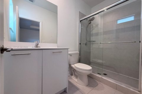 Снять в аренду таунхаус в Майами, Флорида 3 спальни, 137.77м2, № 2079612 - фото 13