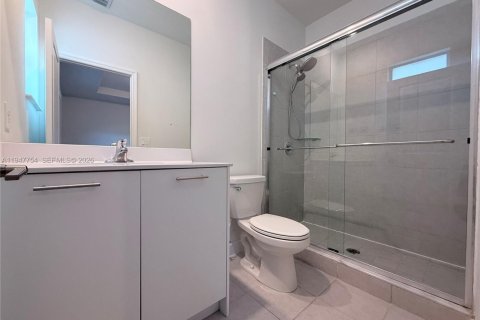 Снять в аренду таунхаус в Майами, Флорида 3 спальни, 137.77м2, № 2079612 - фото 12