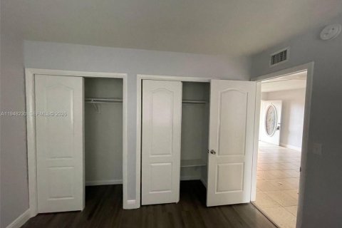 Condo in Miami, Florida, 1 bedroom  № 2004207 - photo 8