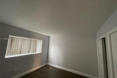 Condo in Miami, Florida, 1 bedroom  № 2004207 - photo 7