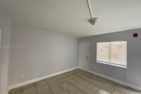 Condo in Miami, Florida, 1 bedroom  № 2004207 - photo 6