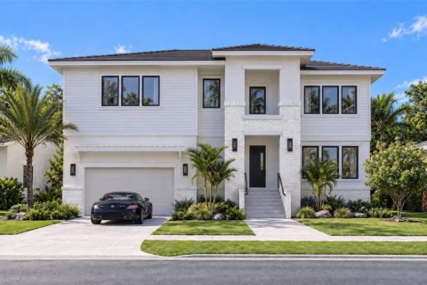 House in Saint Petersburg, Florida 5 bedrooms, 352.56 sq.m. № 2430606