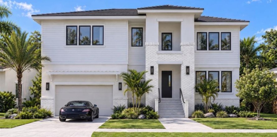 House in Saint Petersburg, Florida 5 bedrooms, 352.56 sq.m. № 2430606
