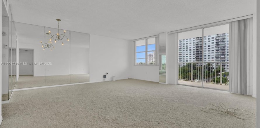 Кондоминиум с 2 спальнями в Авентура, Флорида № 2021124