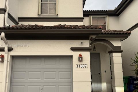 Casa en venta en Doral, Florida, 3 dormitorios, 157 m2 № 1993934 - foto 2