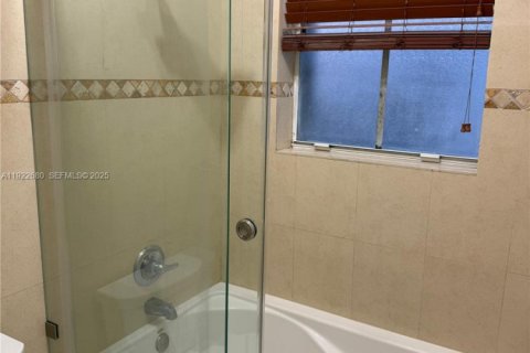 Casa en venta en Doral, Florida, 3 dormitorios, 157 m2 № 1993934 - foto 6