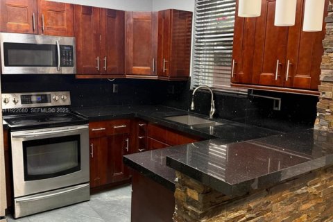 Casa en venta en Doral, Florida, 3 dormitorios, 157 m2 № 1993934 - foto 3