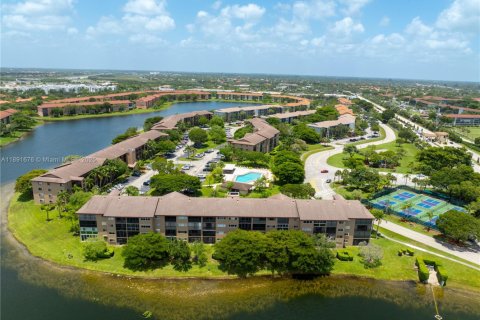Condo in Pembroke Pines, Florida, 2 bedrooms  № 1944135 - photo 6