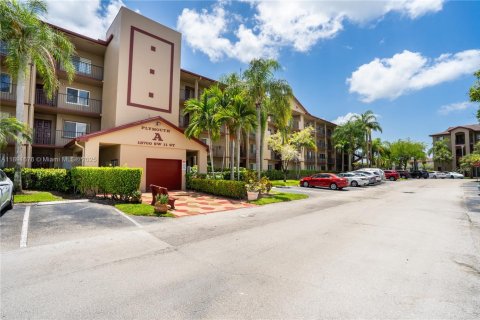 Condo in Pembroke Pines, Florida, 2 bedrooms  № 1944135 - photo 30