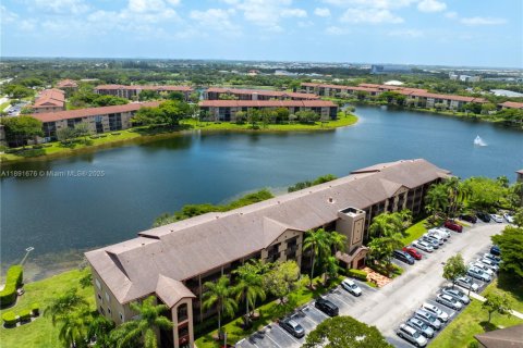 Condo in Pembroke Pines, Florida, 2 bedrooms  № 1944135 - photo 3