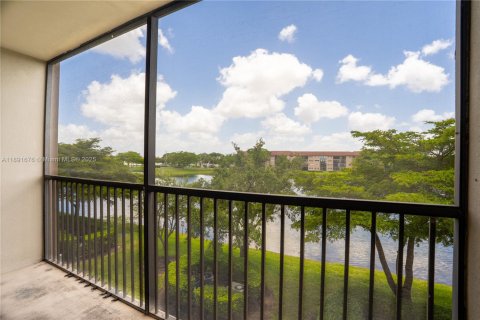 Condo in Pembroke Pines, Florida, 2 bedrooms  № 1944135 - photo 21