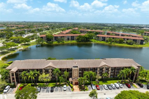 Condo in Pembroke Pines, Florida, 2 bedrooms  № 1944135 - photo 7