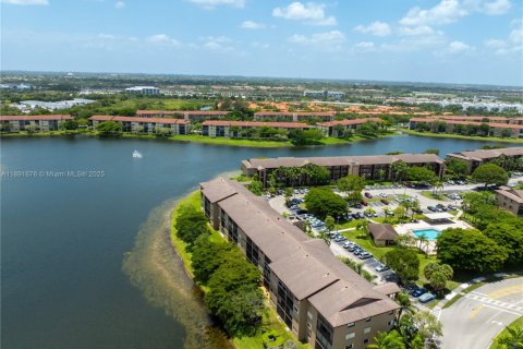 Condo in Pembroke Pines, Florida, 2 bedrooms  № 1944135 - photo 5