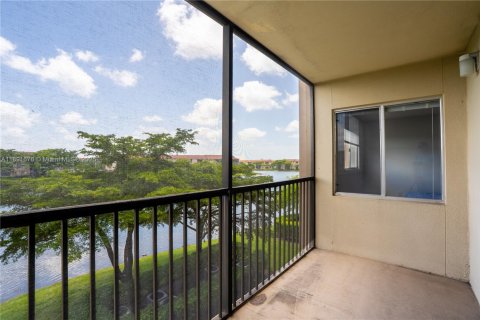 Condo in Pembroke Pines, Florida, 2 bedrooms  № 1944135 - photo 22