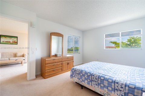 Condo in Pembroke Pines, Florida, 2 bedrooms  № 1944135 - photo 19