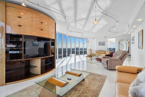 Condo in Sunny Isles Beach, Florida, 3 bedrooms  № 2035441 - photo 15