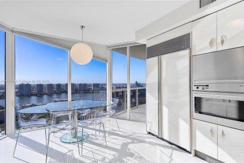 Condo in Sunny Isles Beach, Florida, 3 bedrooms  № 2035441 - photo 24