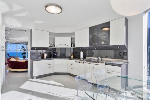 Condo in Sunny Isles Beach, Florida, 3 bedrooms  № 2035441 - photo 26