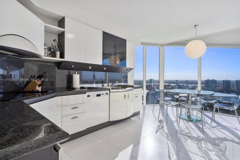 Condo in Sunny Isles Beach, Florida, 3 bedrooms  № 2035441 - photo 23