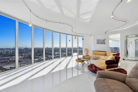 Condo in Sunny Isles Beach, Florida, 3 bedrooms  № 2035441 - photo 17
