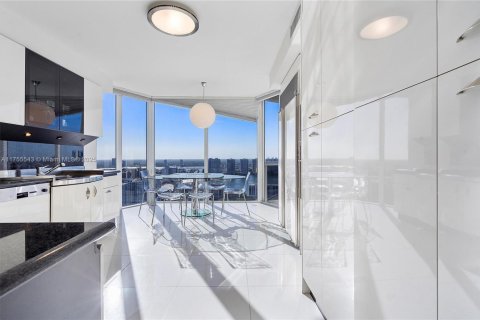 Condo in Sunny Isles Beach, Florida, 3 bedrooms  № 2035441 - photo 22