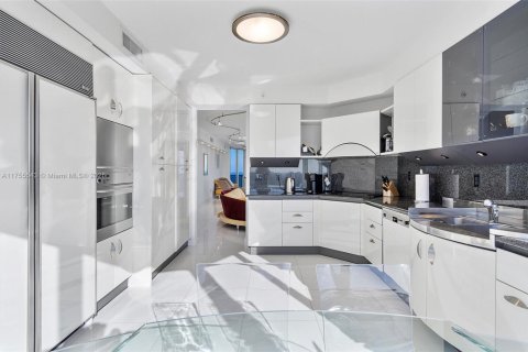 Condo in Sunny Isles Beach, Florida, 3 bedrooms  № 2035441 - photo 27