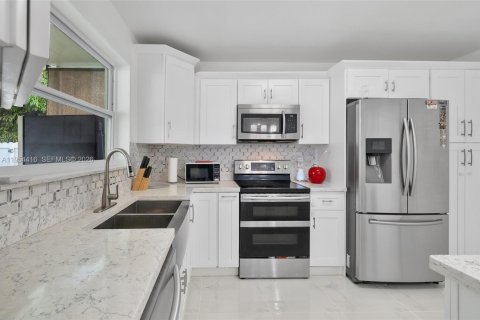 Villa ou maison à vendre à Homestead, Floride: 5 chambres, 148.83 m2 № 2008340 - photo 17