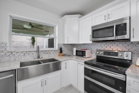 Villa ou maison à vendre à Homestead, Floride: 5 chambres, 148.83 m2 № 2008340 - photo 19