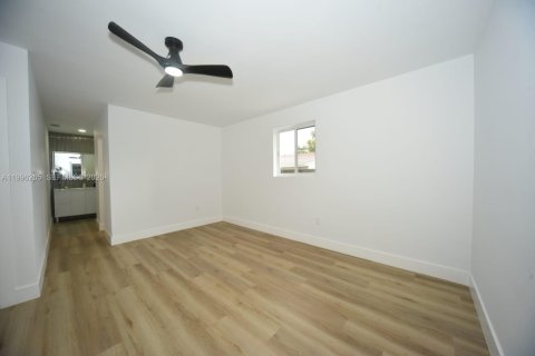 Купить виллу или дом в Майами, Флорида 3 спальни, 162.39м2, № 2064726 - фото 15