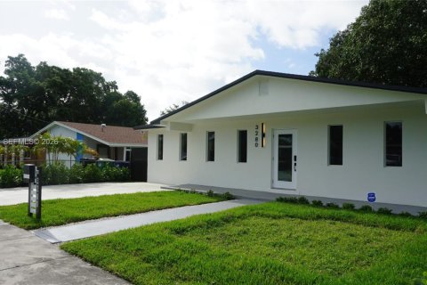 Купить виллу или дом в Майами, Флорида 3 спальни, 162.39м2, № 2064726 - фото 2