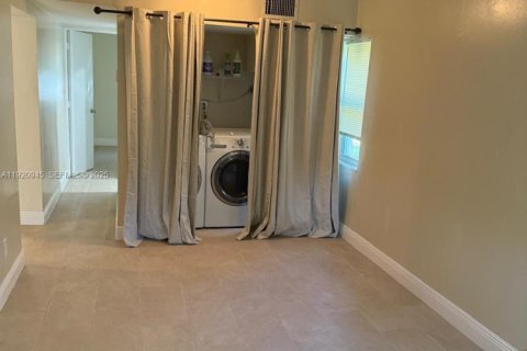 Villa ou maison à louer à Fort Lauderdale, Floride: 3 chambres, 77.67 m2 № 1991729 - photo 18