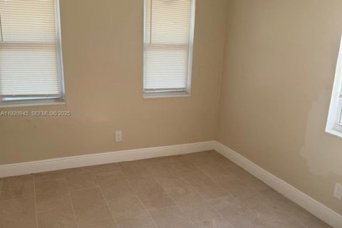 Villa ou maison à louer à Fort Lauderdale, Floride: 3 chambres, 77.67 m2 № 1991729 - photo 20
